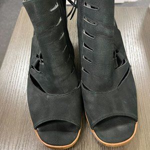Paul Green Black Zip Heel 11 US, 8.5 UK